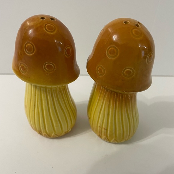 Anthropomorphic Angry Mushroom Men Salt and Pepper Shakers - Picture 4 of 6